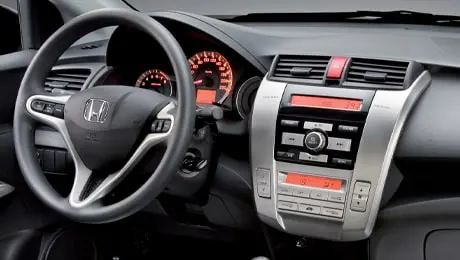 màn hình zin của ô tô chức năng bị hạn chế