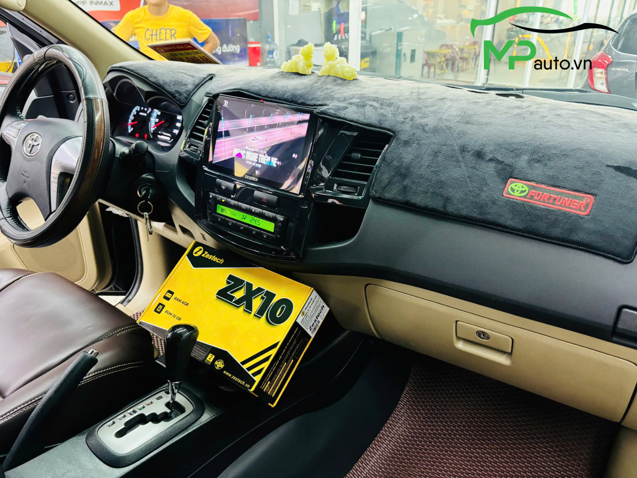 Màn hình Zestech ZX10