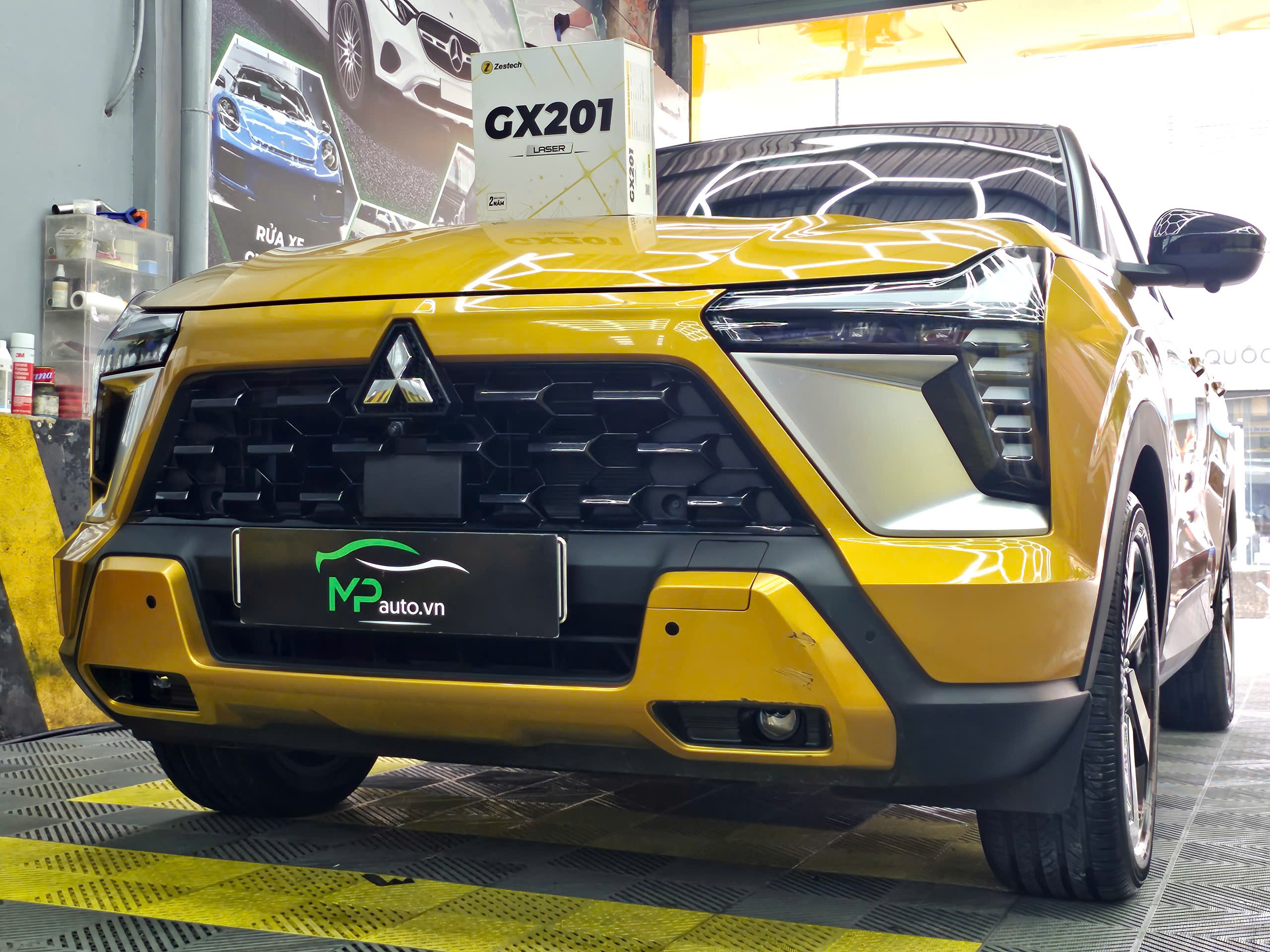 Bi Gầm 3 Màu Cho Mitsubishi XForce &#8211; Nâng Tầm Ánh Sáng