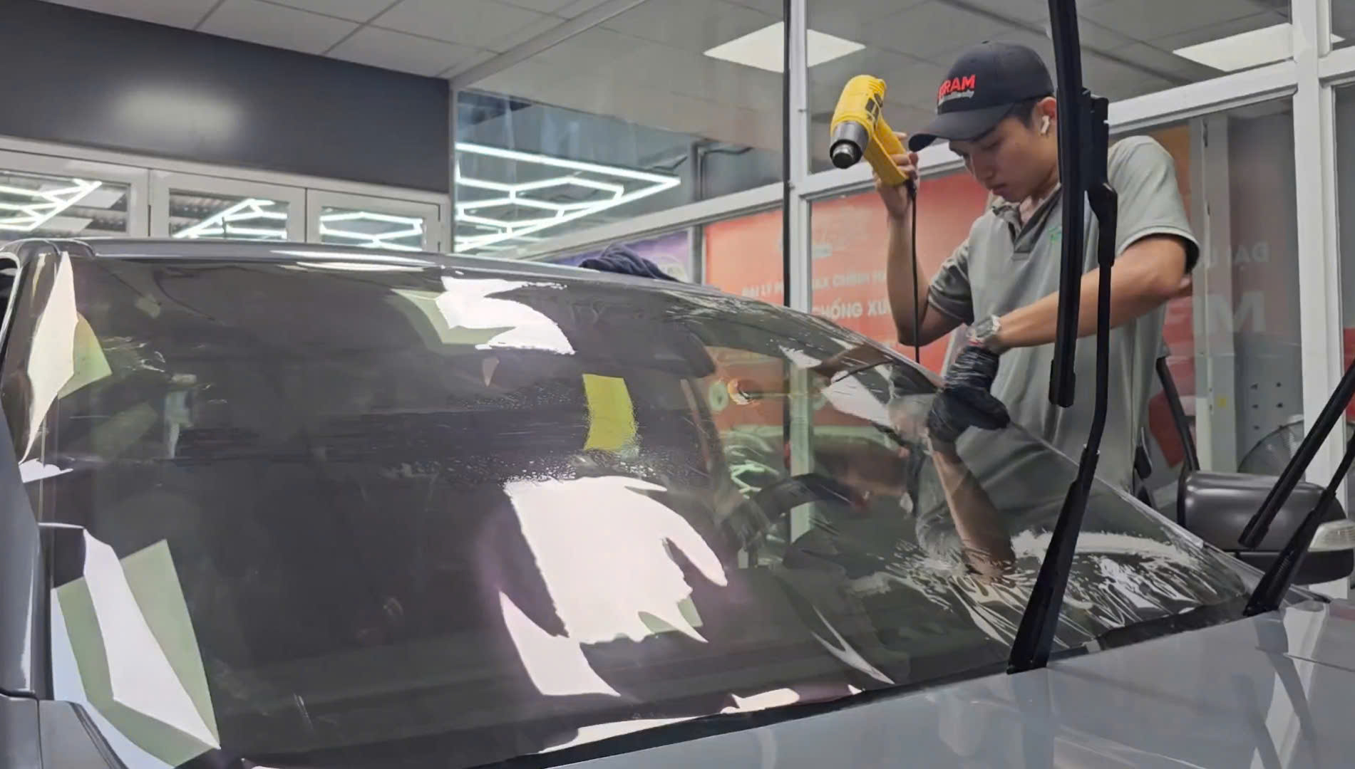 Dán phim cách nhiệt cho Ford Raptor