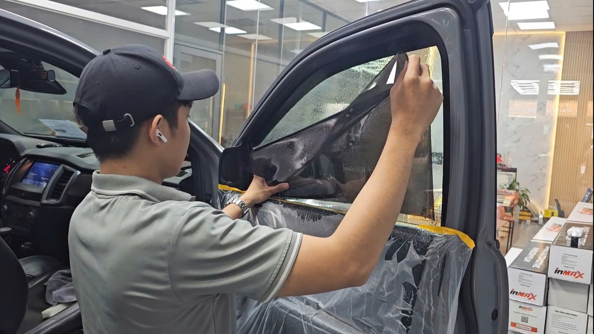 Dán phim cách nhiệt cho Ford Raptor